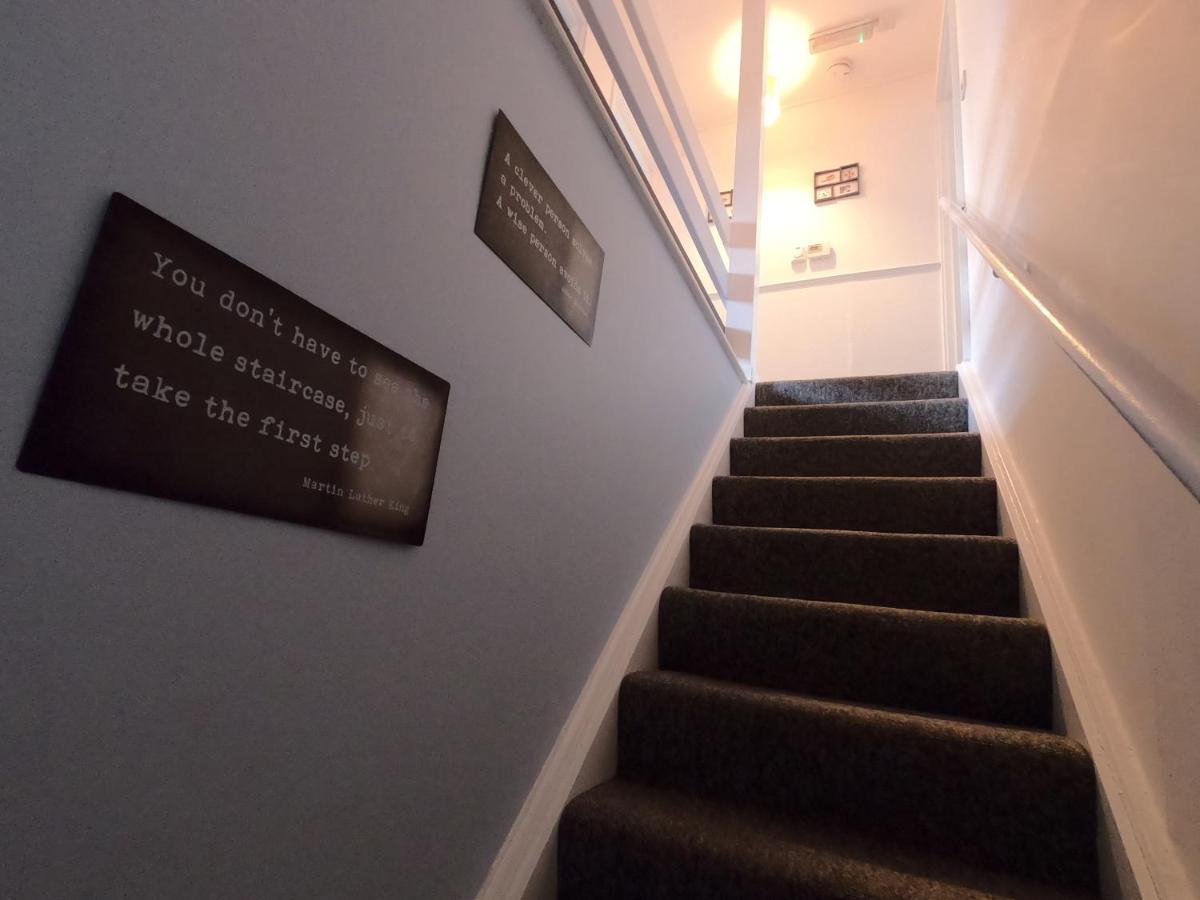 Отель Hampton House Нортхемптон Экстерьер фото